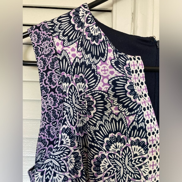 Liz Claiborne Dress  Sleeveless V-Neck Purple Floral  Zip Back Fit Flare Size 6 - Picture 12 of 13